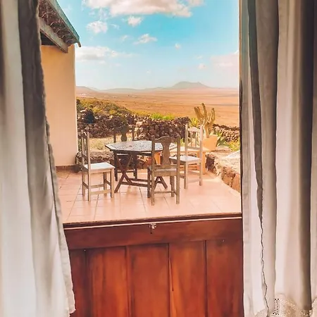 Dama De Famara Teguise (Lanzarote)