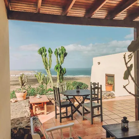 Dama De Famara Villa