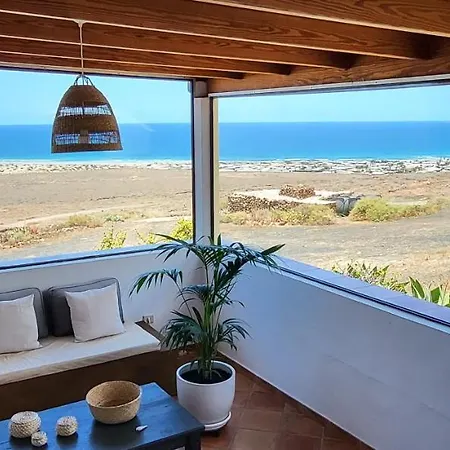 Dama De Famara Teguise (Lanzarote)