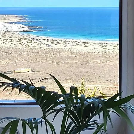 Dama De Famara Teguise (Lanzarote)