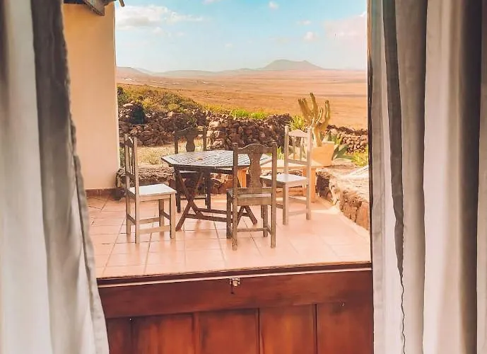 Dama De Famara Teguise (Lanzarote)